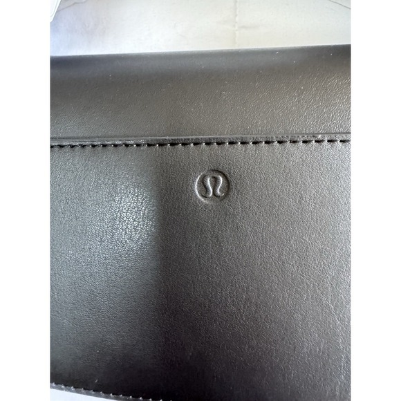New LULULEMON CACTUS Black Leather Mini Crossbody Bag & Air Pods Holder NWT - Picture 7 of 14
